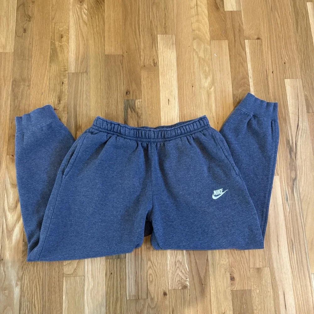 Nike sportswear club